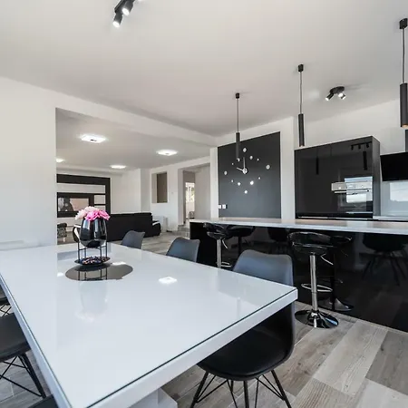 Villa Barbara-holiday With Sea View *